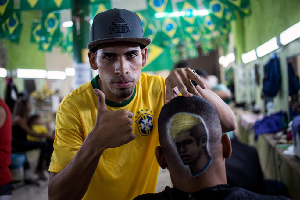 La Neymarmania se toma las salas de belleza de Brasil