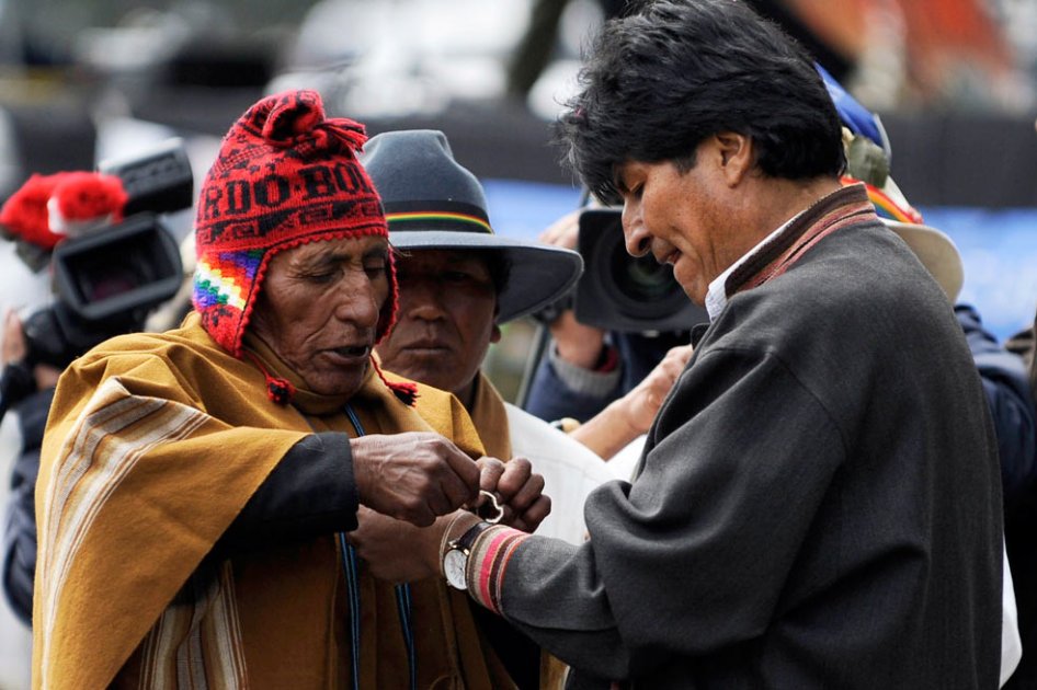 Evo Morales promueve campaña para defender hoja de coca