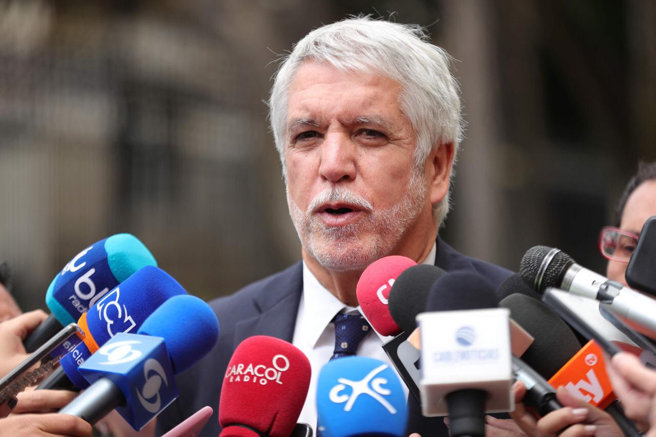 Gobierno apoya iniciativas de Peñalosa para mejorar las entradas y salidas de Bogotá