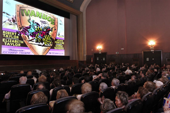 Cinéfilos en Bolivia llevan 3 días viendo películas