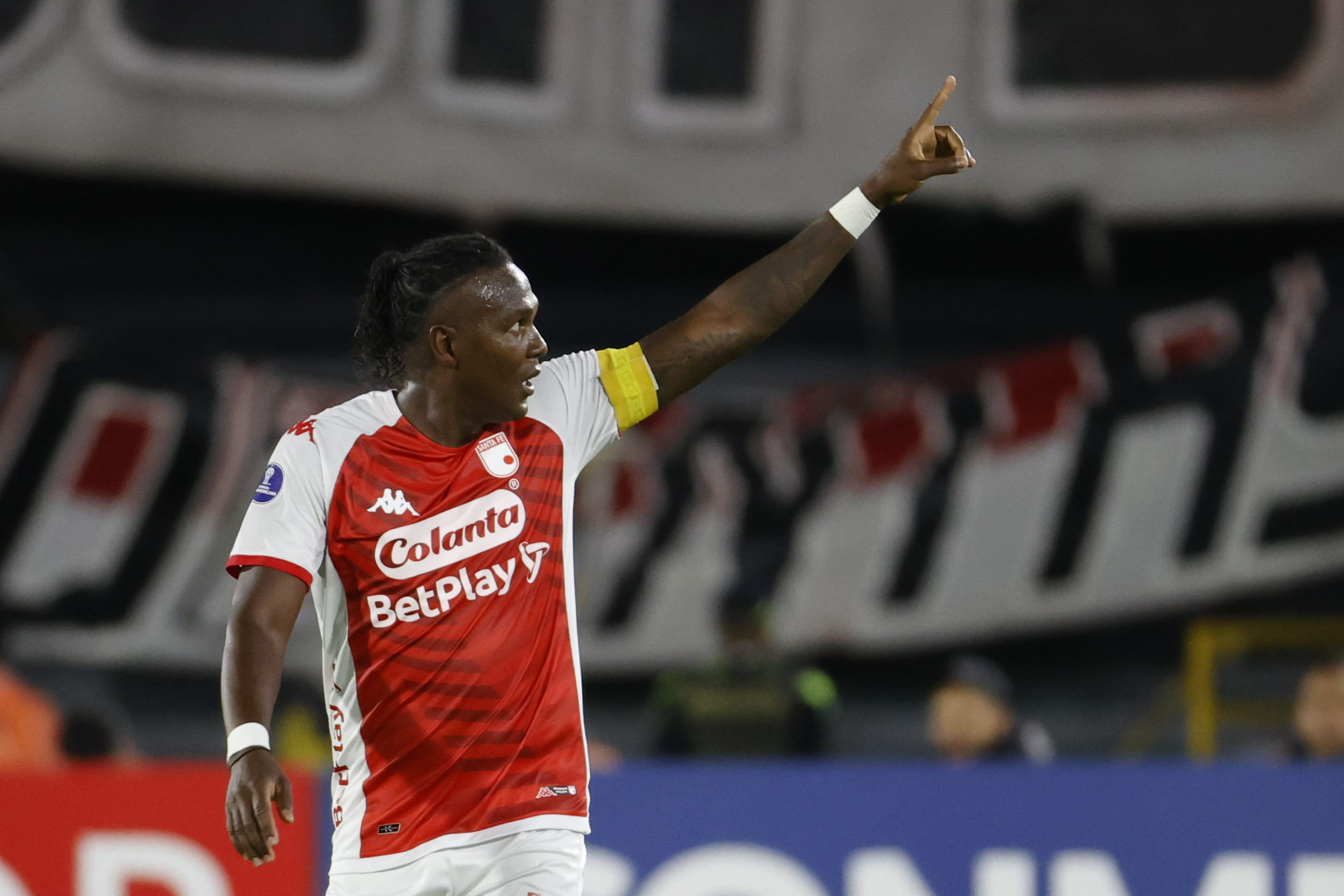 Santa Fe venció 2-0 a Universitario y sueña con pasar de ronda en la Sudamericana