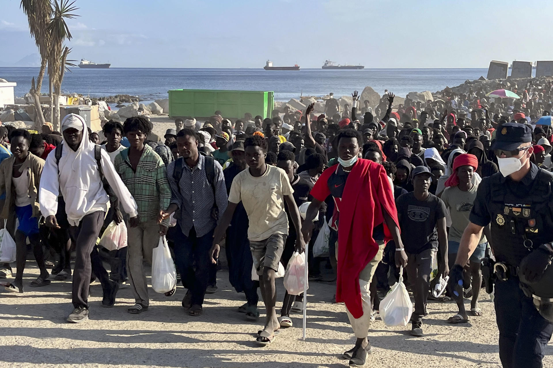 Ceuta: la emergencia que tiene a los migrantes enfermos y a España dividida
