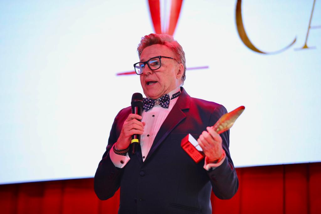 Jairo Martínez, 'Mejor presentador de programa regional de entretenimiento'.