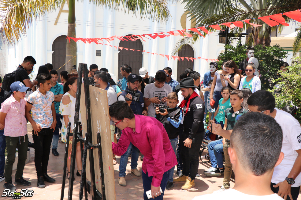 La comunidad también pide salir de esos señalamientos. Durante las actividades públicas, varias personas se han acercado a los jóvenes y al equipo de la 5ta con 5ta para pedirles que no dejen de hacer actividades culturales, porque esos encuentros los necesitan.
