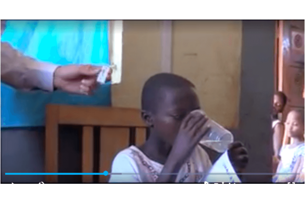 Con blanqueador, un pastor trató de curar el Sida y otras enfermedades en Uganda