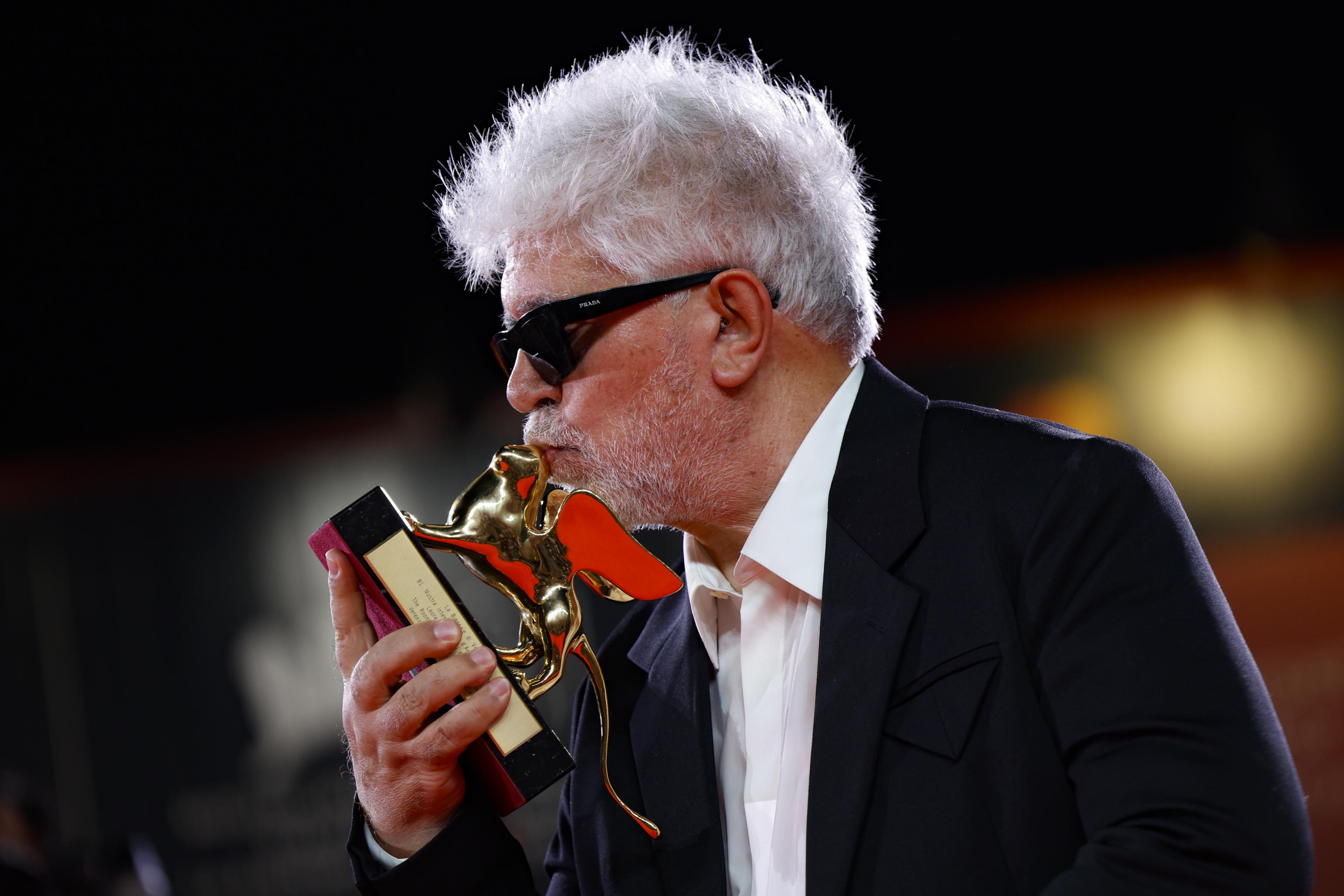 Pedro Almodóvar ganó el León de Oro con “La habitación de al lado”