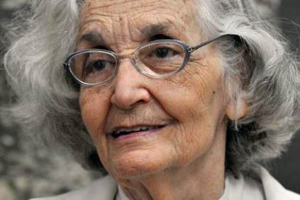 Raúl Castro entrega «Orden José Martí» a la poetisa Fina García Marruz