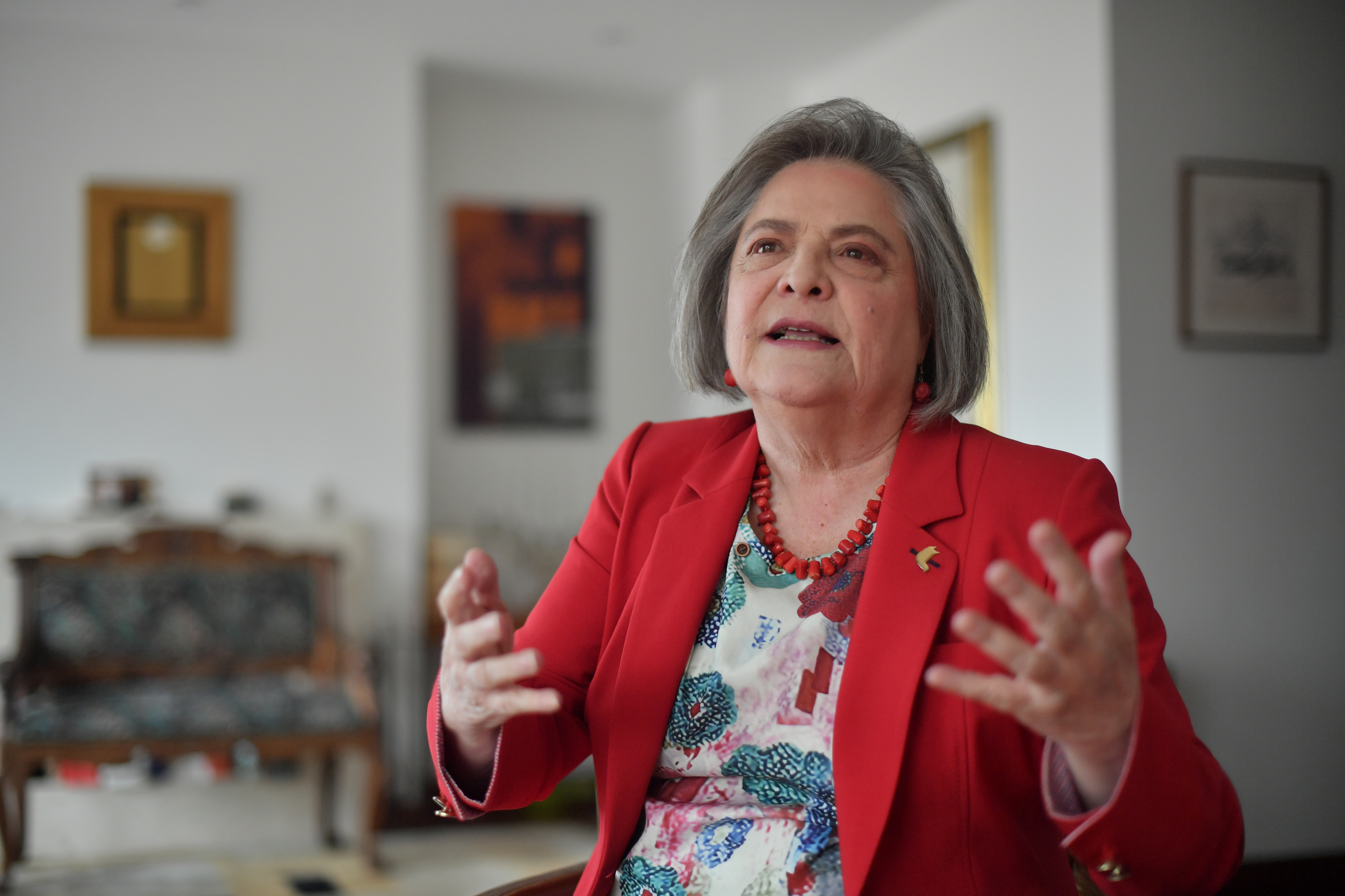 Clara López asume como presidenta de la Comisión Tercera del Senado