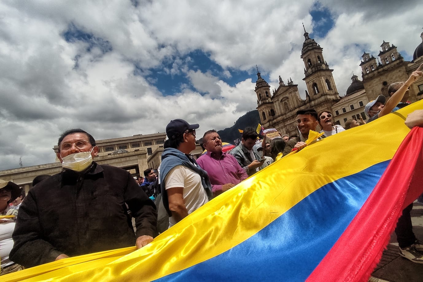 Así se desarrolla en Bogotá la marcha contra las reformas de Gustavo Petro
