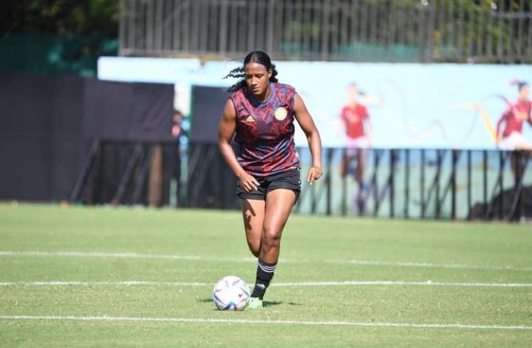Stefanía Perlaza: Nació el 25 de septiembre de 2005 en Tuluá, Valle del Cauca. Se formó en la escuela Independiente de Tuluá y actualmente forma parte de la nómina del Deportivo Cali. Tiene un amplio palmarés deportivo: Campeona de Juegos Departamentales con la Selección Tuluá, campeona de los Juegos Bolivarianos 2022, cuatro veces campeona Nacional con la Selección Valle, sub campeona Sura-mericano Sub 17 con la selección Colombia y Sub campeona en el Suramericano sub 20.