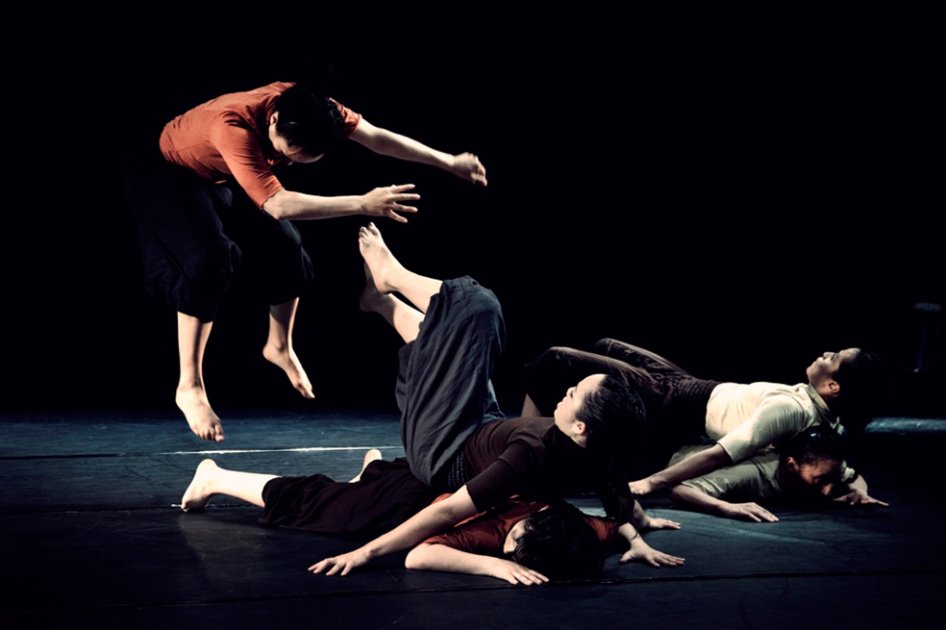 Cuerpos en movimientos y humor de Yaneth Waldman renuevan el teatro