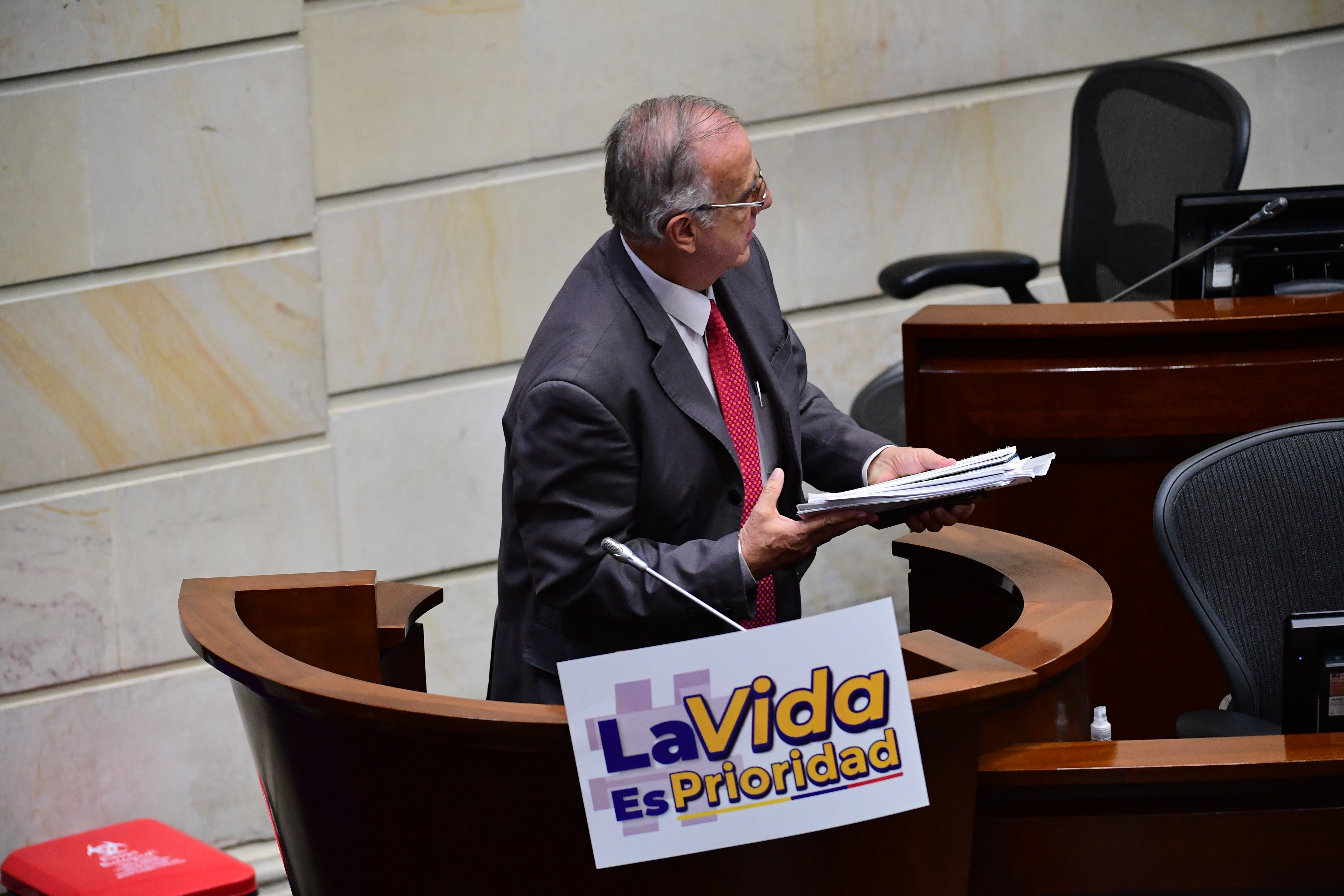 Moción de censura al ministro de Defensa Iván Velásquez en el Congreso de la República