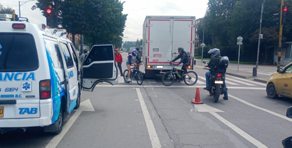 Movilidad hoy, viernes 2 de mayo: accidente entre motociclista y dos camiones
