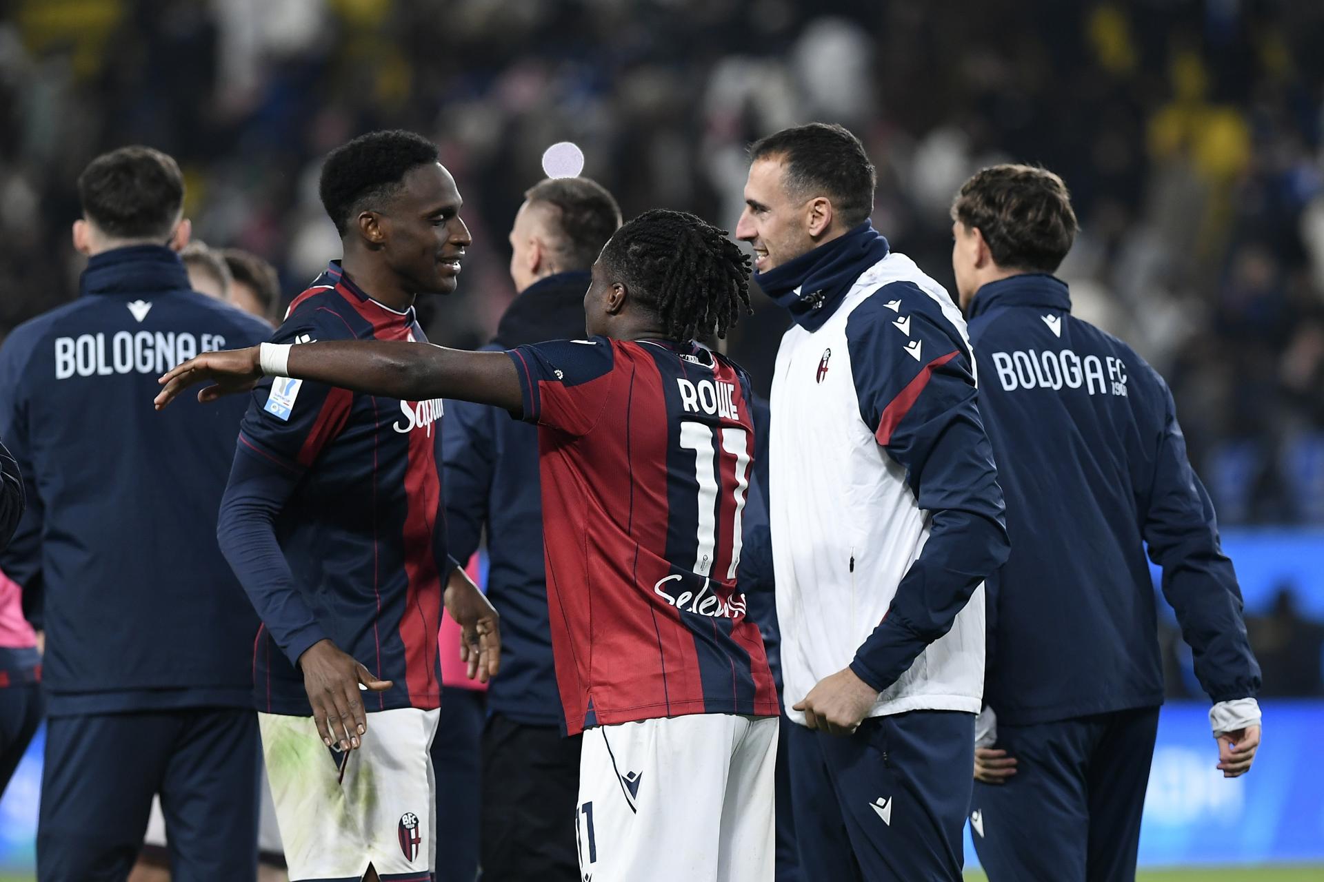 RIYADH (Saudi Arabia), 19/12/2025.- Players of Bologna celebrate winning the Italian Super Cup semi-final match between Bologna FC 1909 and Inter in Riyadh, Saudi Arabia, 19 December 2025. (Arabia Saudita) EFE/EPA/STR