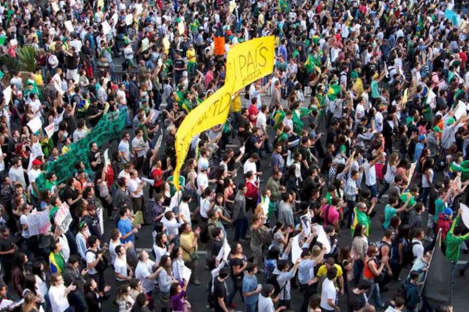 Brasileños vuelven a protestar por alza en tarifas de transporte público