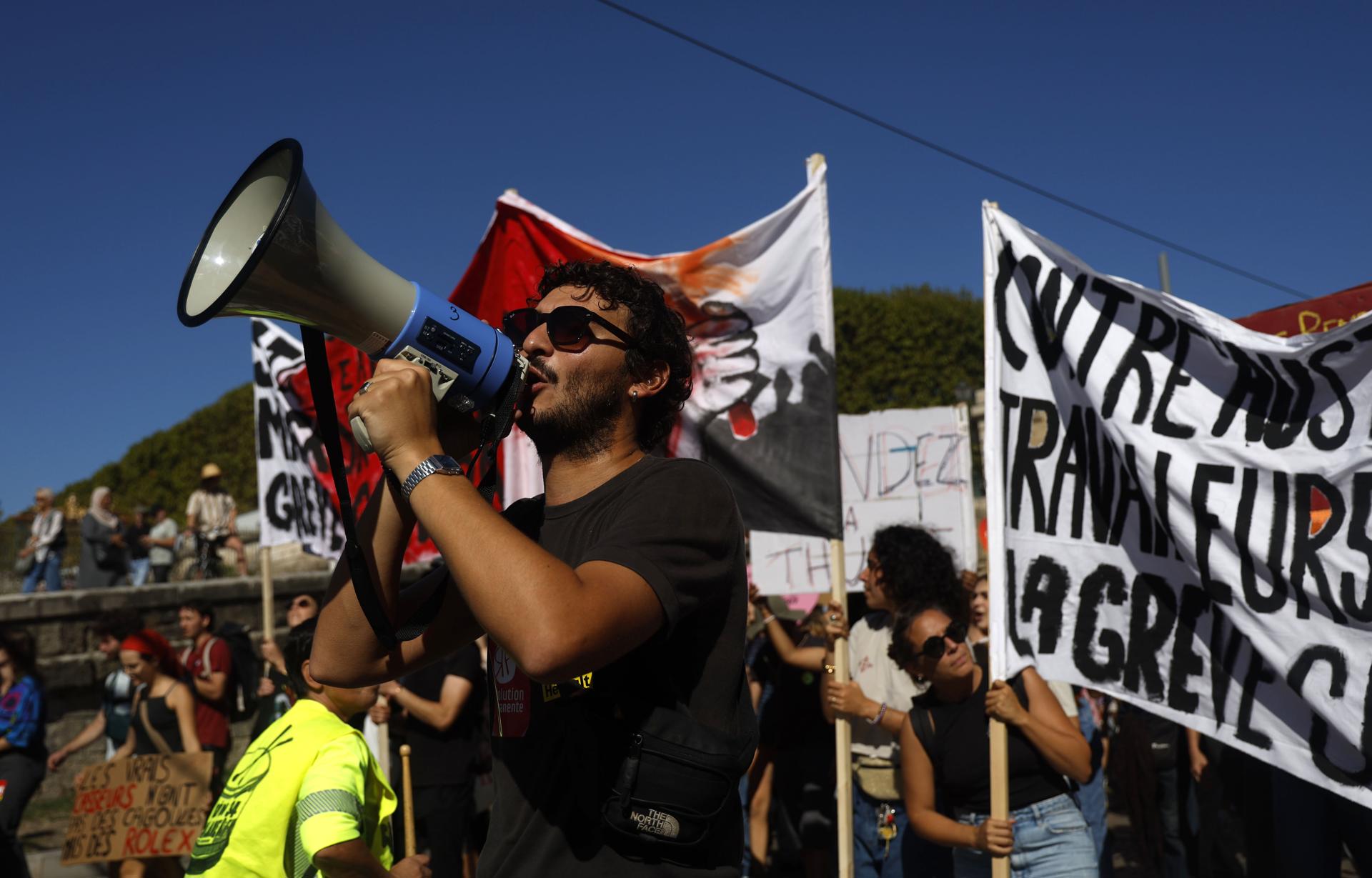 Francia protesta contra los recortes presupuestarios y la política fiscal de Macron