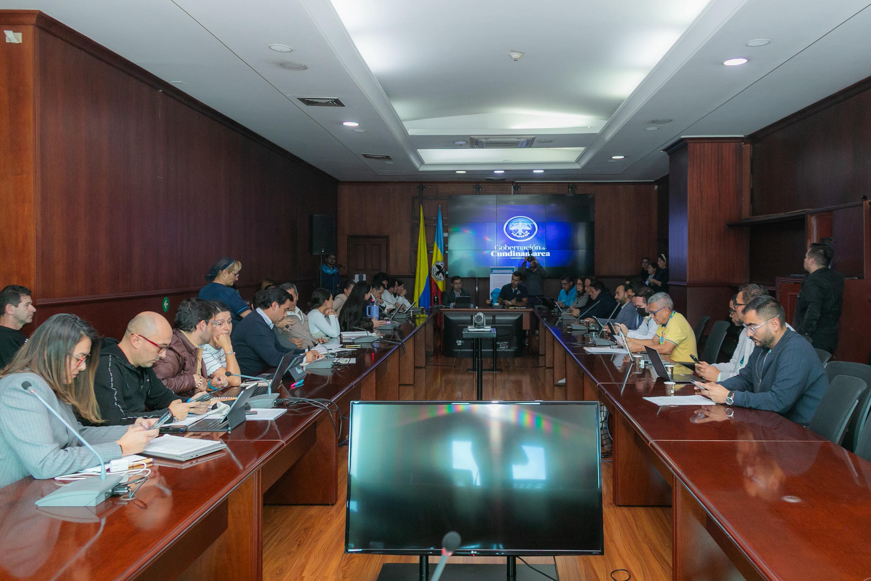 Autoridades firman acuerdo para proteger los recursos naturales en 98 municipios
