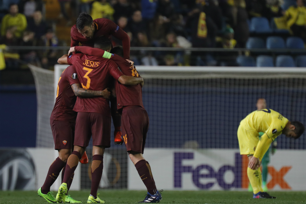 Santos Borré jugó ocho minutos en la derrota del Villarreal ante la Roma