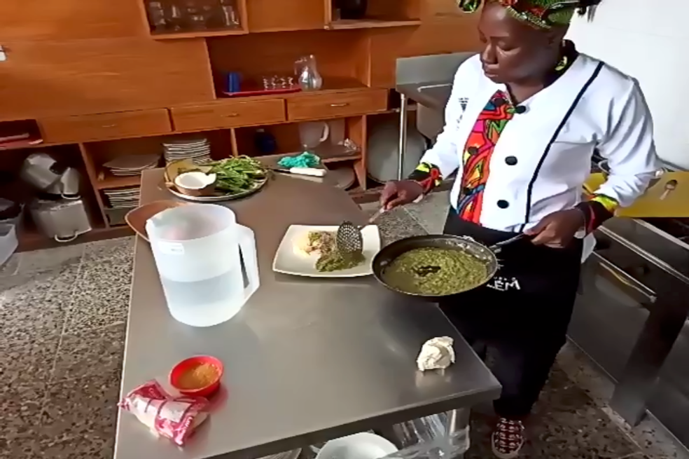 Comida del Pacífico en servicio del mundo digital.