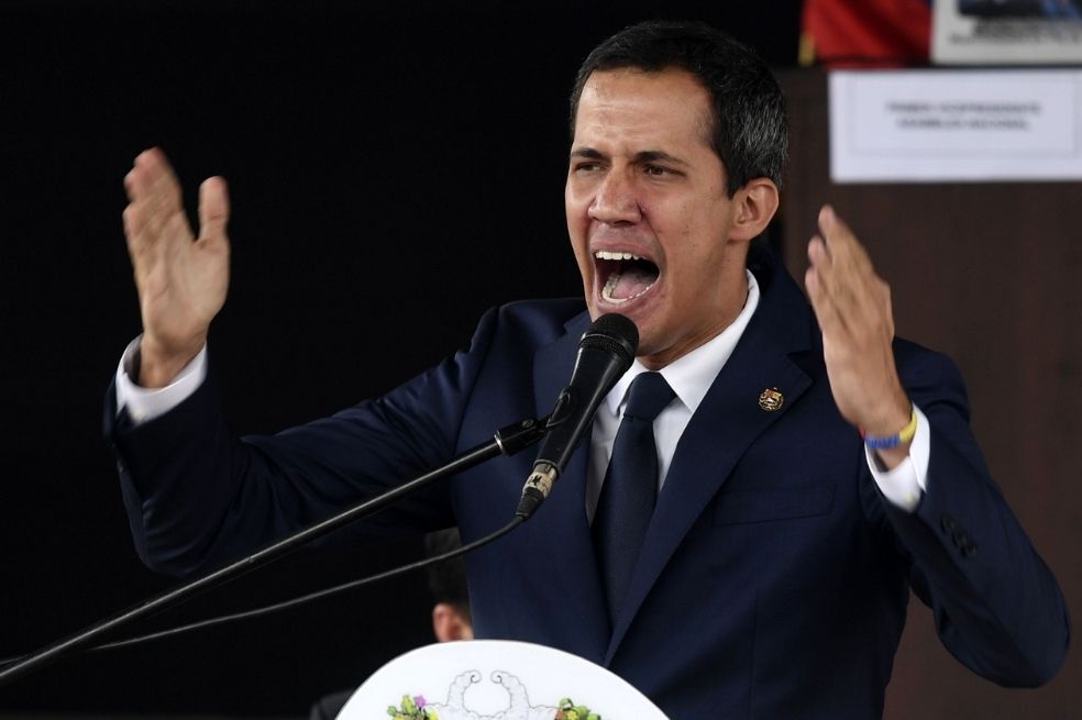 Parlamento venezolano alarga su período y el reconocimiento a Guaidó por un año