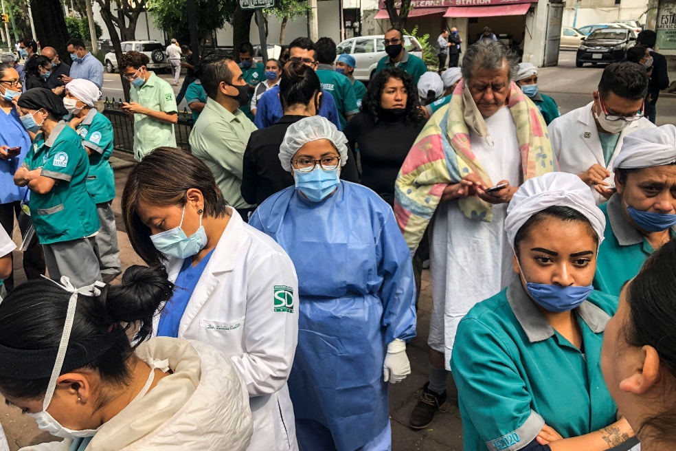 El epicentro se ubicó en la localidad de Crucecita, en el sureño estado de Oaxaca, y el movimiento fue perceptible en varias partes de Ciudad de México, donde cientos de personas salieron a la calle.