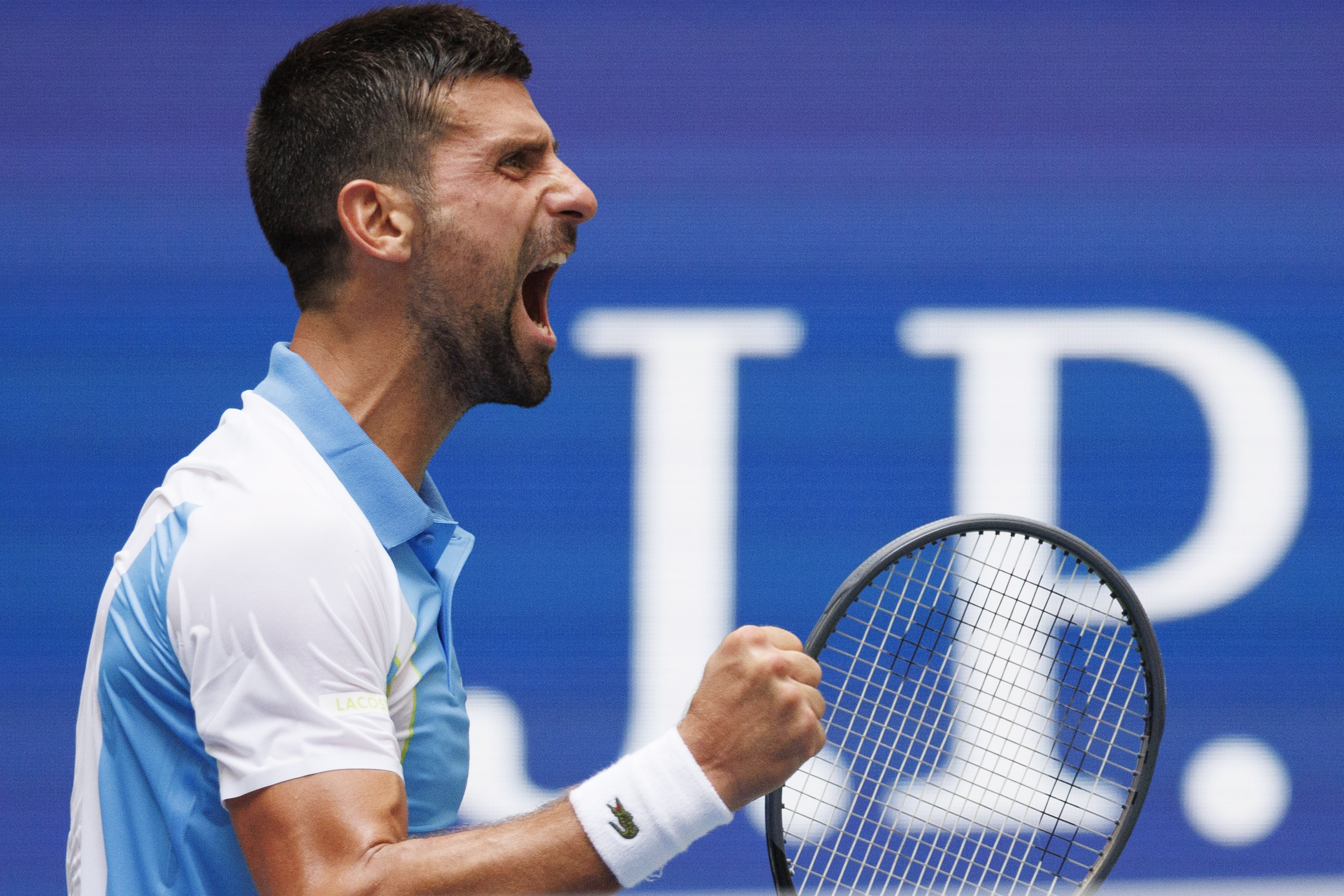 Djokovic vuelve a semifinales del US Open rompiendo un récord de Federer