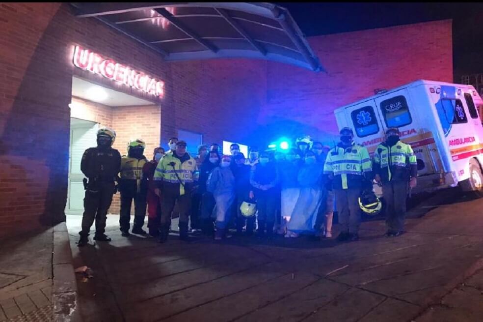 Policía hace un homenaje a los funcionarios de la salud de Bogotá