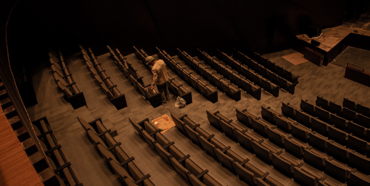La junta directiva de la Fundación Teatro Santander está conformada por siete entidades: Municipio de Bucaramanga, la CCB, Unab, Udes, CCO, Marval y Rayco.JUAN CAMILO RODRÍGUEZ"La atención irá dirigida primordialmente a los más de 120 mil universitarios y 200 mil estudiantes de colegios de Santander. A los grandes les puede gustar la obra, pero a los jóvenes y niños les puede cambiar la vida. La idea es que sea un teatro incluyente.Hemos tenido visitas de grupos minoritarios, para que ellos no se sientan excluidos”, afirma el director ejecutivo de la Fundación Teatro Santander, José Díaz.