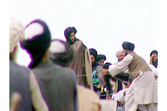 Imagen de televisión tomada en 1996 del mulá Omar. / AFP