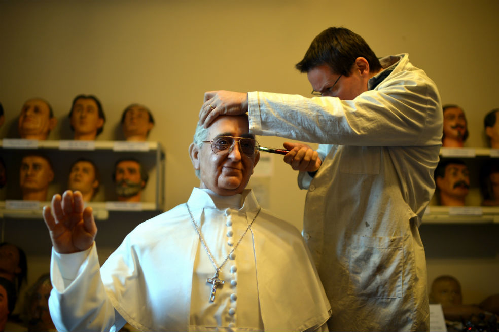Casi lista la estatua de cera del papa Francisco