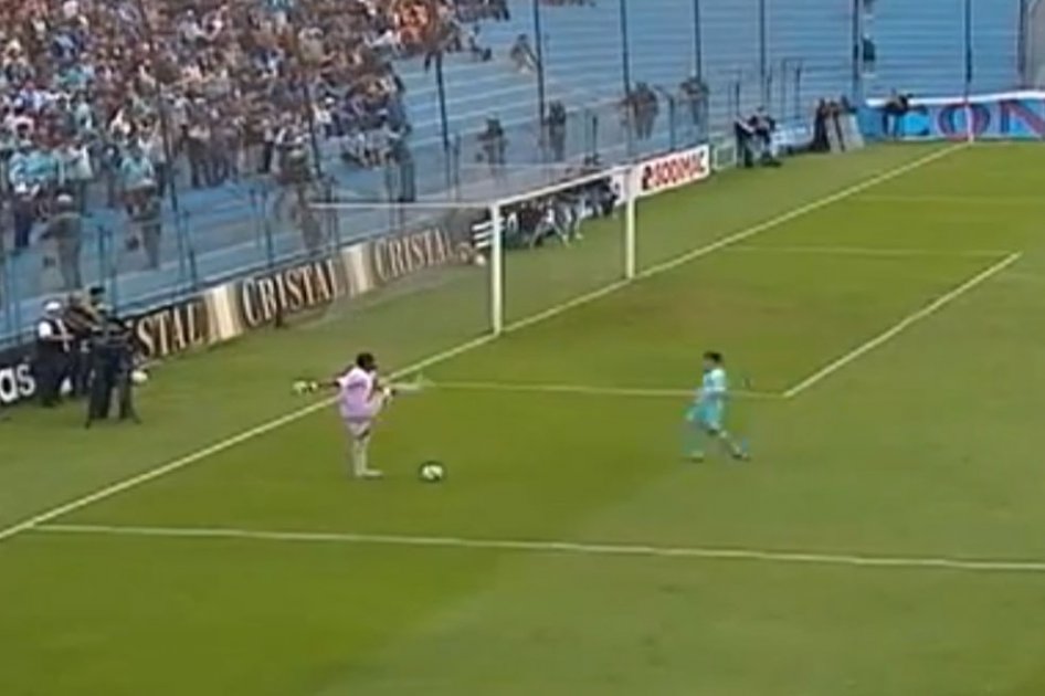 Insólito error de portero en fútbol peruano