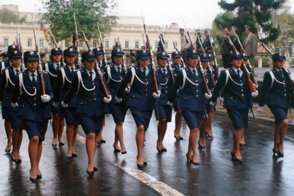 Corte Constitucional regaña a la FAC por reglas que obligan a las mujeres a usar tacones