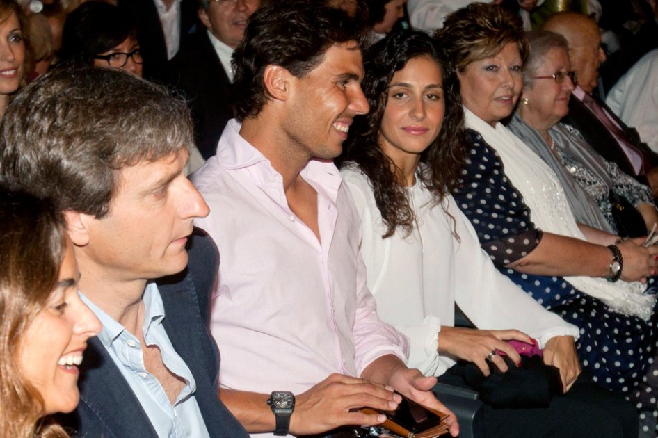 El tenista Rafael Nadal junto a su novia Xisca Perelló, junio de 2013.