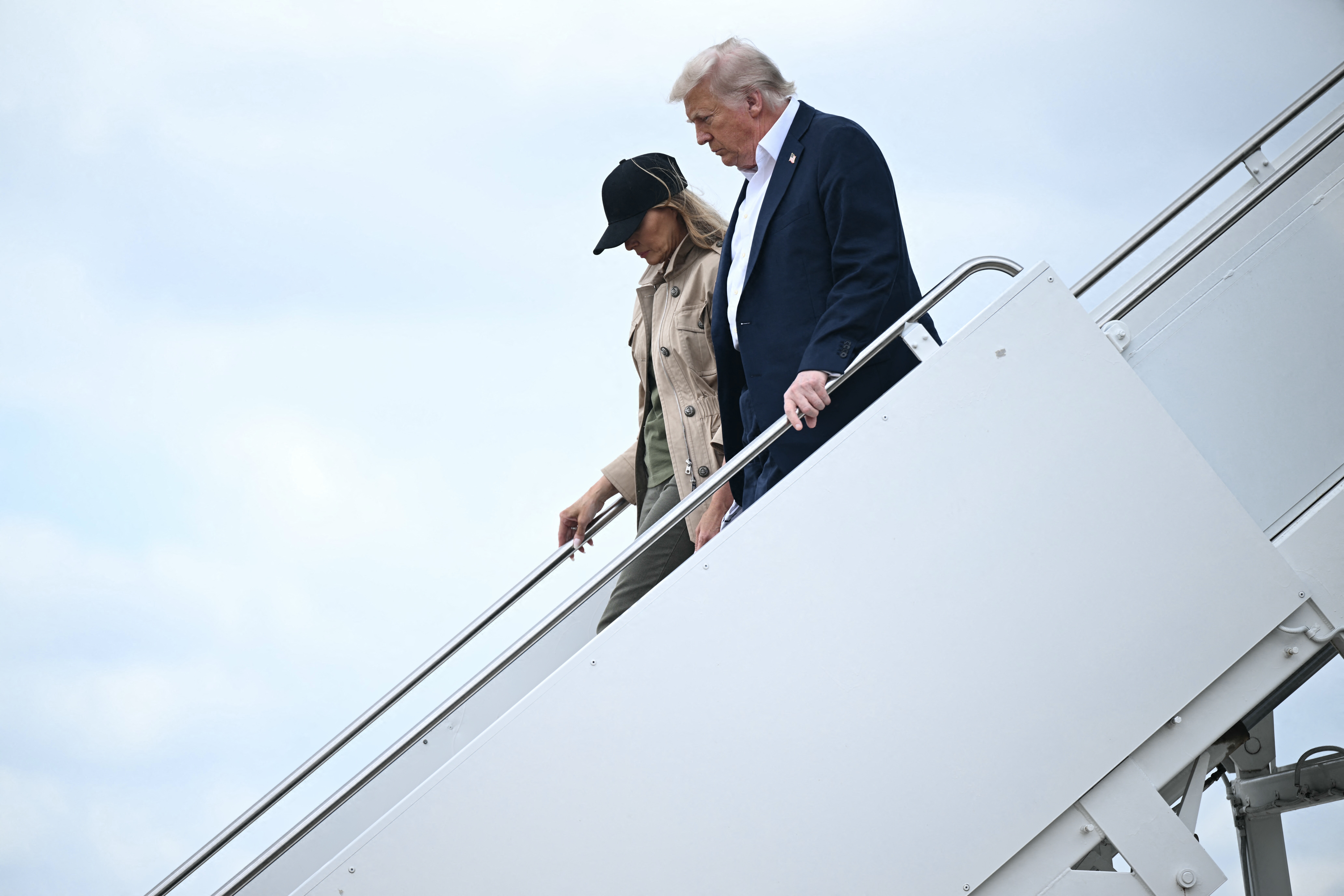 Trump llega a Camp Mystic (Texas), abandonado a su suerte durante las inundaciones