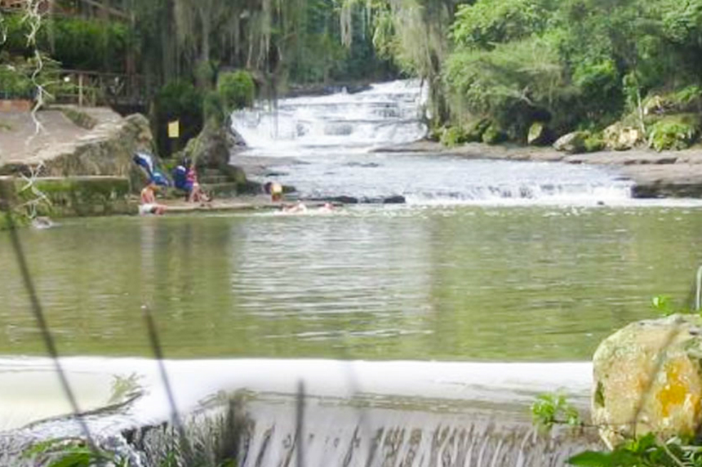 Cierran balneario en San Gil, Santander, por show de camisetas mojadas con menores