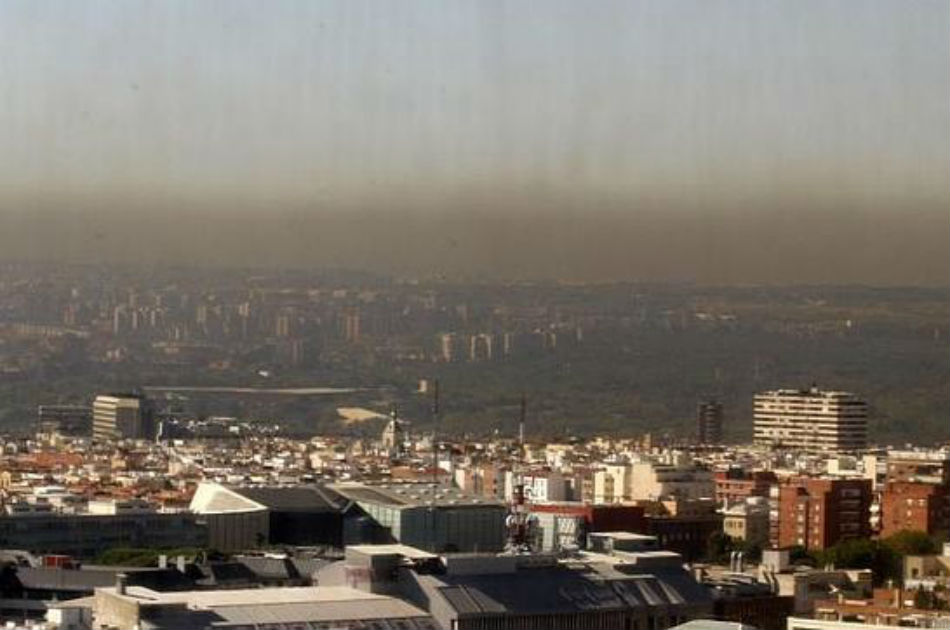 Imagen de la boina de contaminación que planea sobre Madrid
