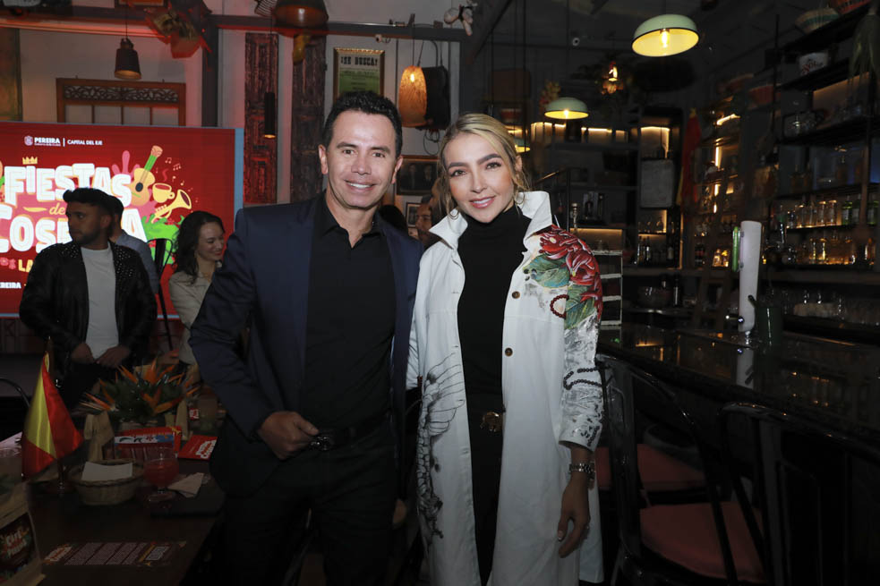 Jhonny Rivera y Ángela Aguirre