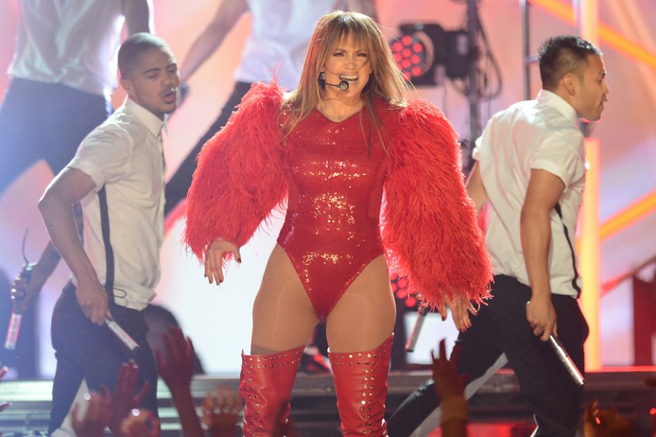 Jennifer Lopez se disculpa por cantar para controvertido líder turkmeno