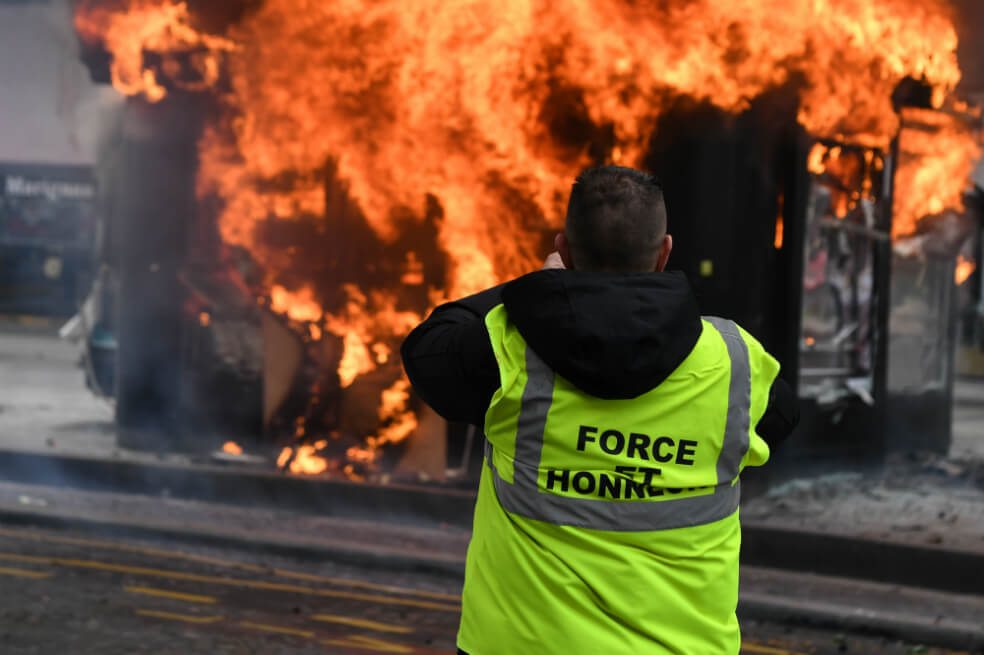Saqueos y disturbios tras nueva protesta de los chalecos amarillos en Francia
