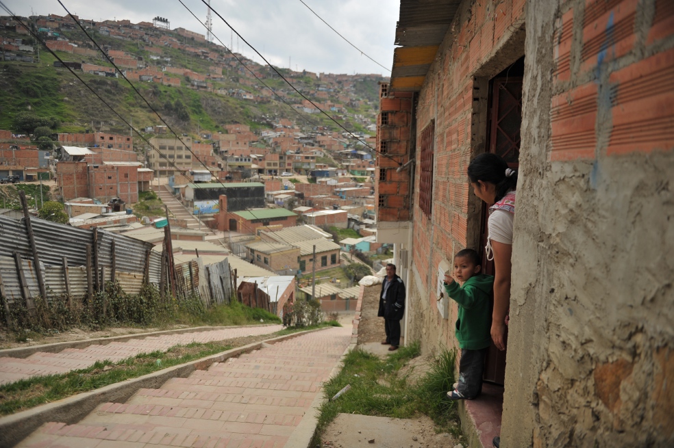 Colombianos, con mejores condiciones de vida pero con menos plata