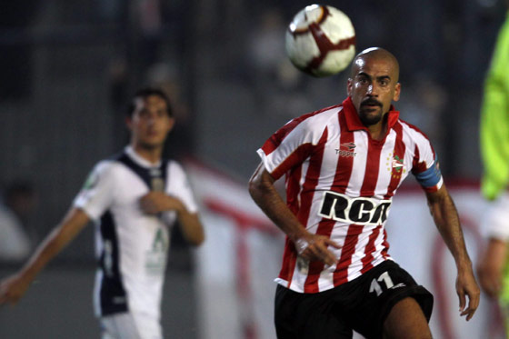 Verón firma contrato y vuelve al fútbol luego de su retiro