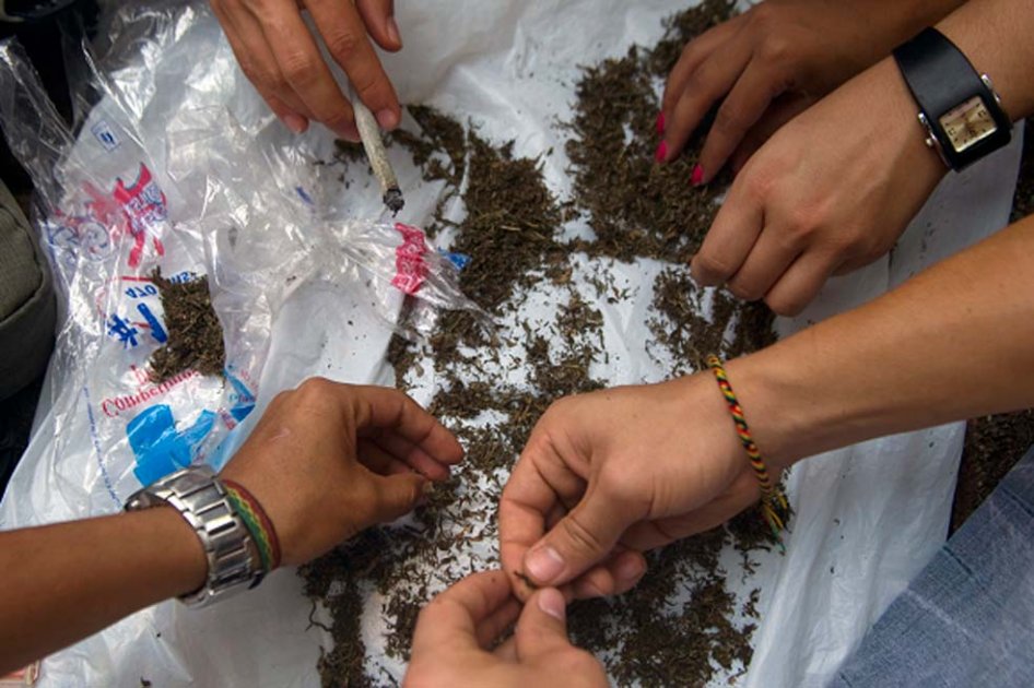 En Concejo de Bogotá protestaron contra Petro «por apoyar consumo de marihuana»
