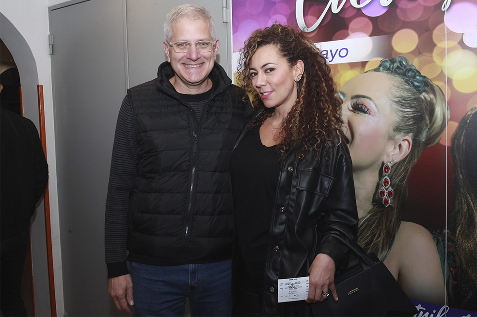 Paolo Miscia y Andrea Guzmán Obra de teatro el amor en tiempos de pandemia
