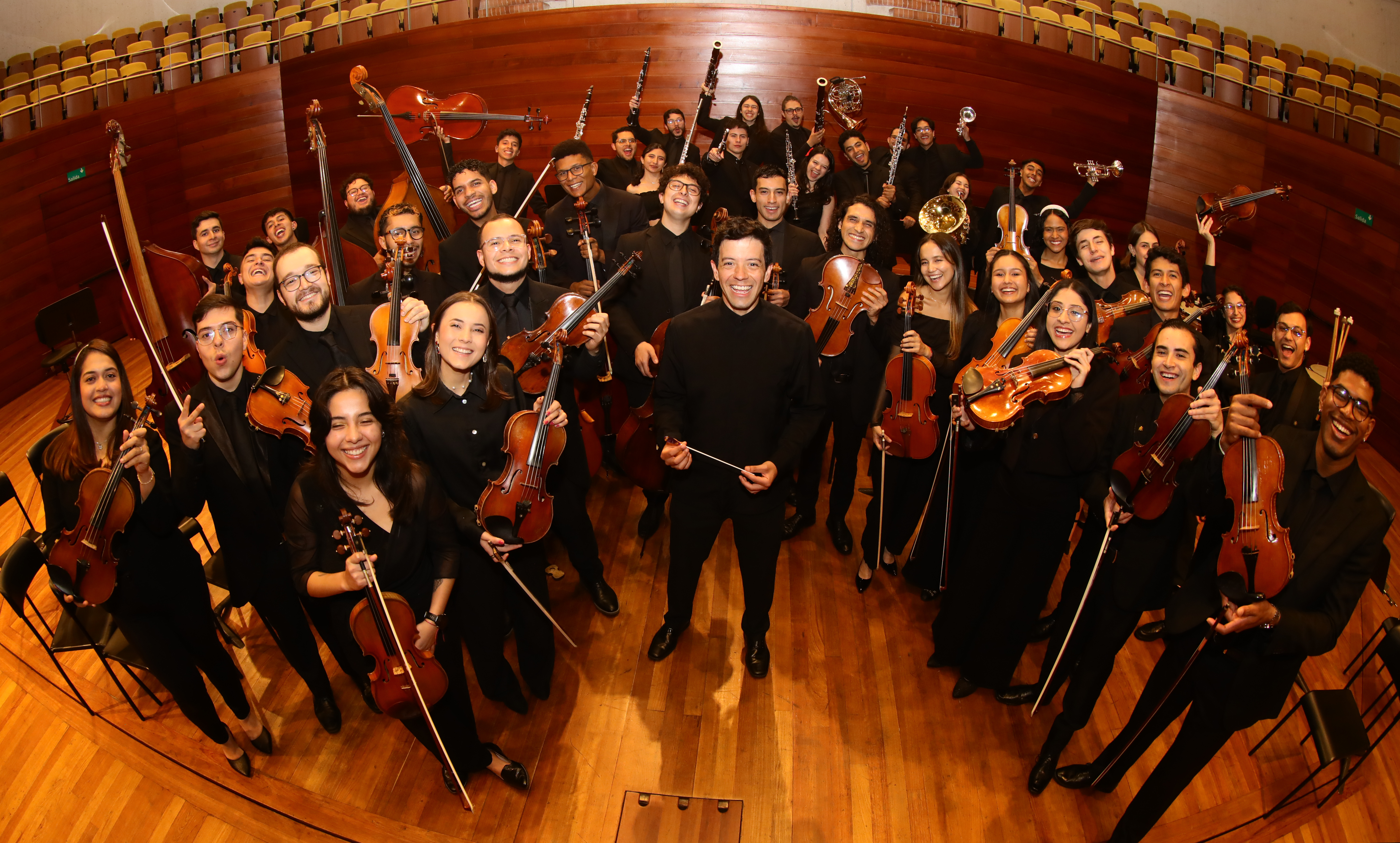 La Orquesta Filarmónica Juvenil de Bogotá está conformada por 40 músicos entre 18 y 27 años.