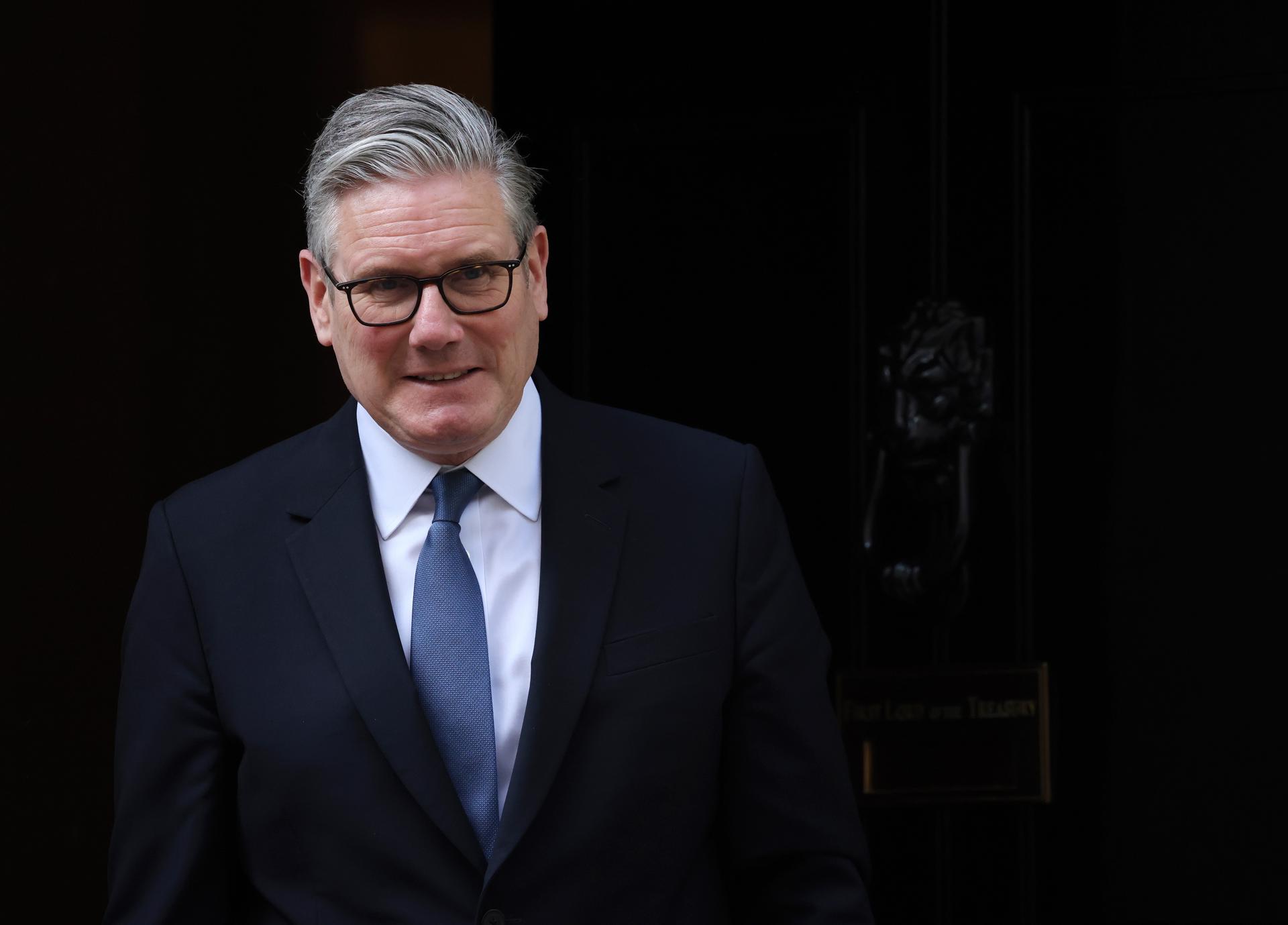 Starmer, en la cuerda floja: más de 50 parlamentarios de su partido exigen su dimisión