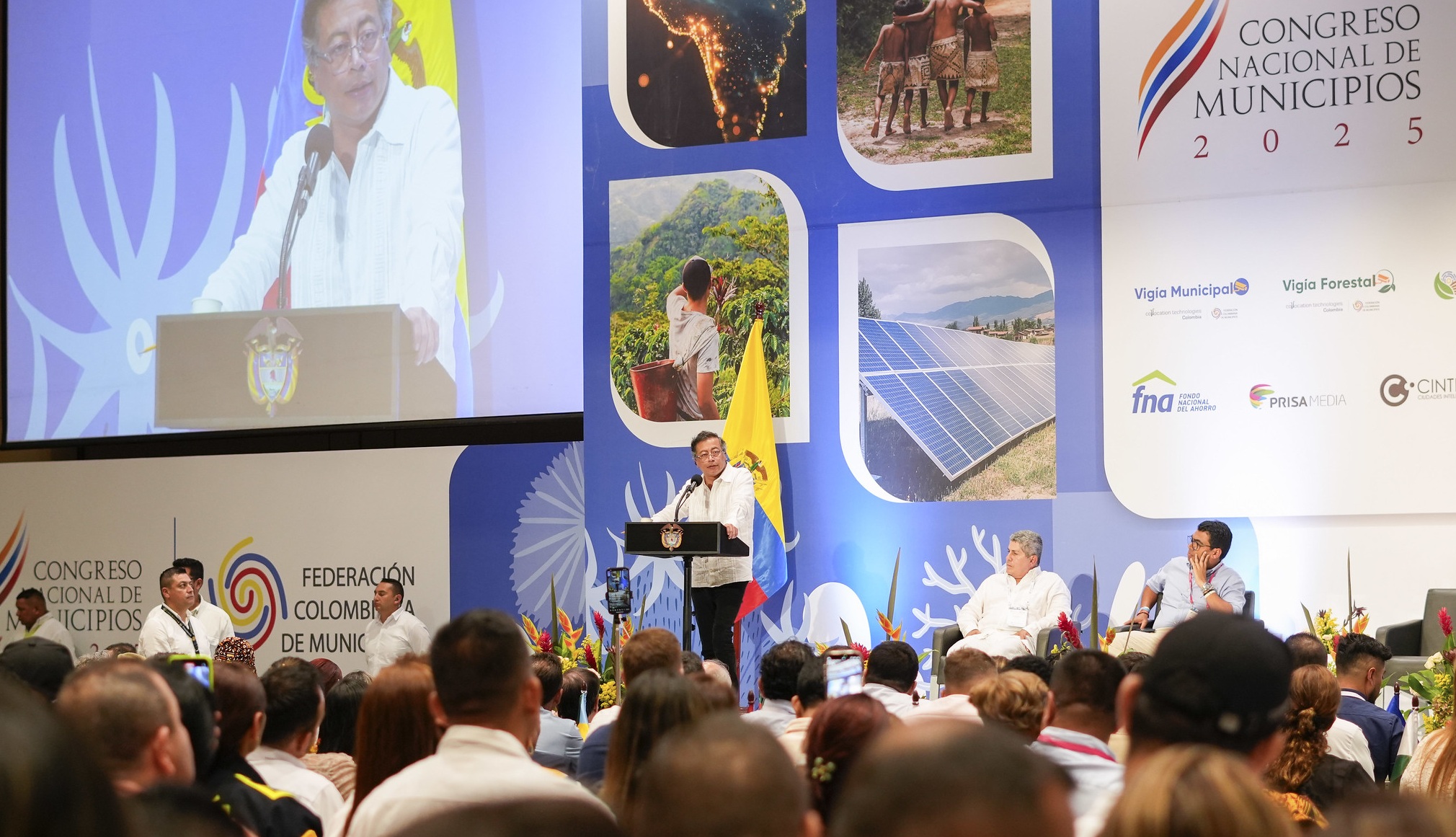 Petro echa mano del poder regional en busca de apoyo para su consulta y plan de gobierno