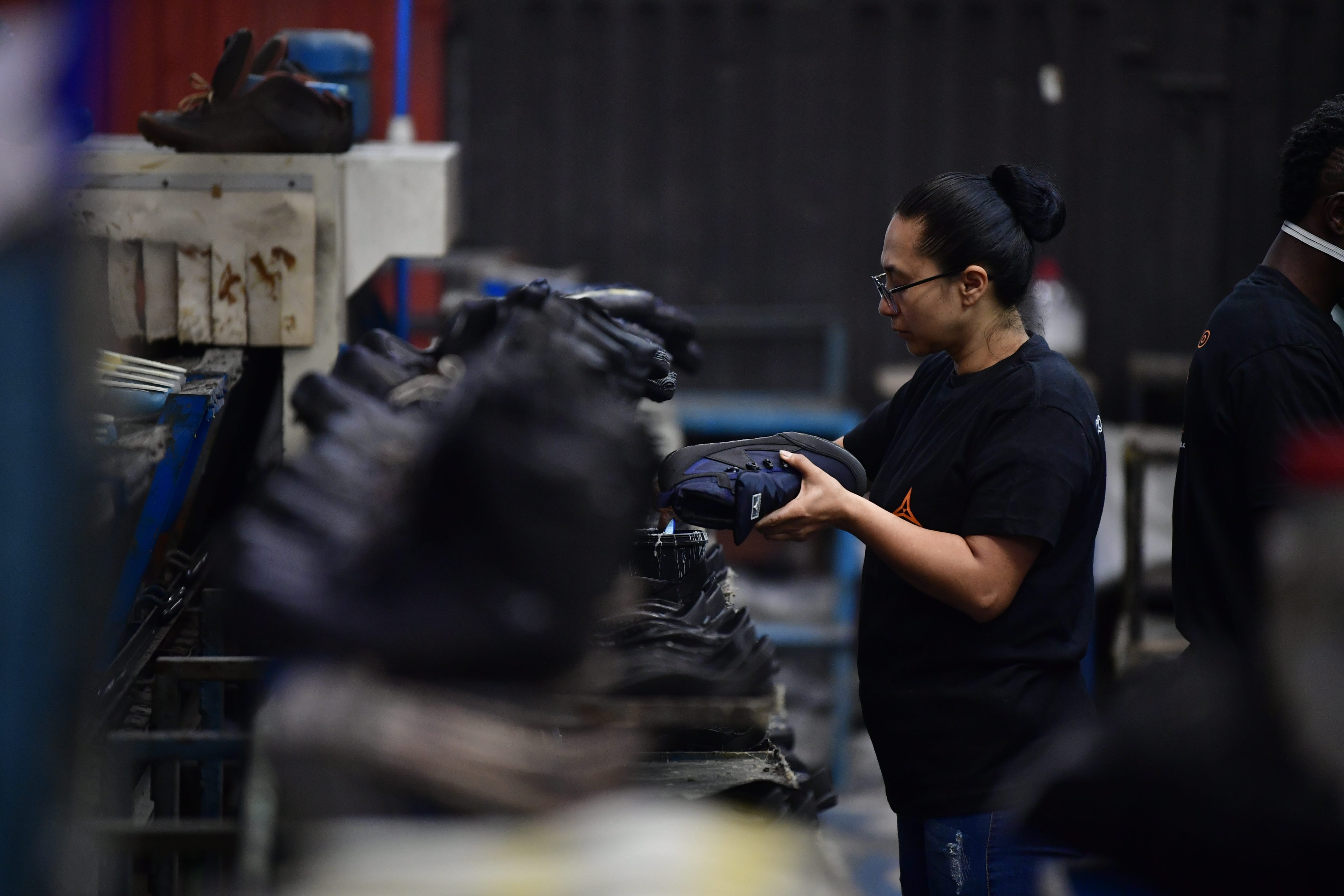 Buscan a 240 microempresarios del sector zapatero para ayudarles a crecer