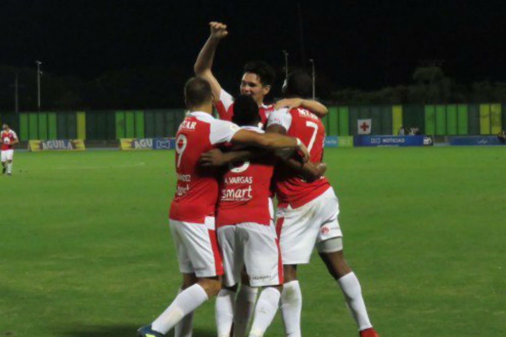 Santa Fe no levanta cabeza en la Liga: perdió 2-1 con Alianza Petrolera