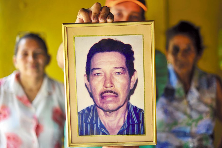 La familia Tapia dice que prefiere no mostrar su rostro en medios: “Ahora está todo tranquilo, pero de pronto la guerra estalla de nuevo...”. / Gustavo Torrijos - El Espectador