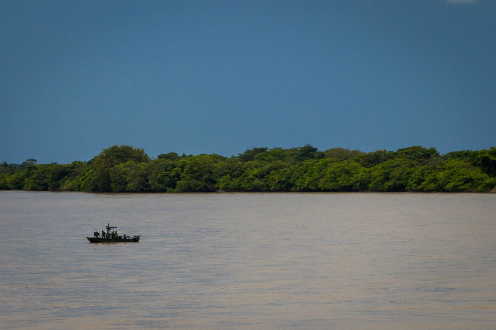 Rescatan a dos venezolanos que intentaban cruzar el río Arauca